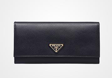 プラダ財布1