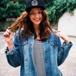 デニムジャケット×ボーダーでガーリーに