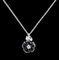 カメリアネックレス