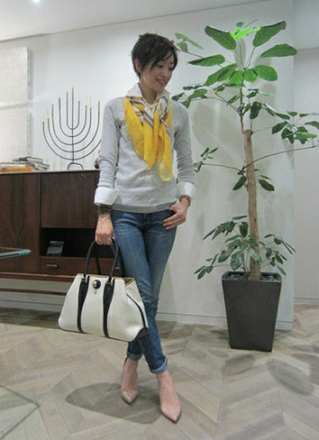 グレーセーター×ジーンズ