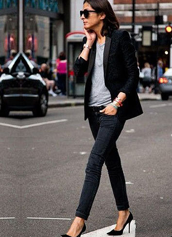 黒ジャケット×ジーンズ