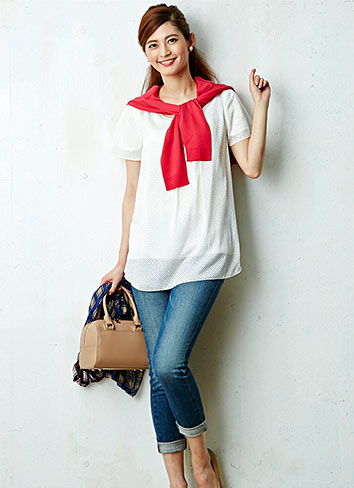 白ブラウス×ジーンズ