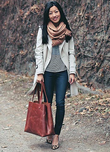 白トレンチコート×ジーンズ