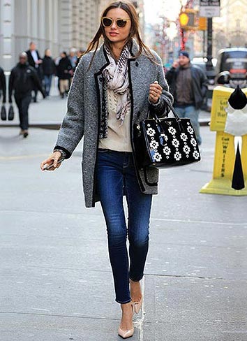 グレーコート×ジーンズ