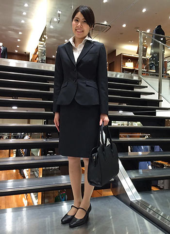 リクルートスーツ-黒バッグ