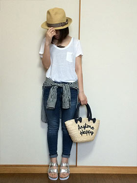 ベージュかごバッグコーデ2