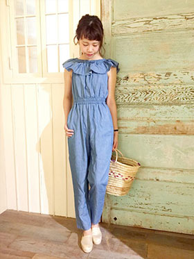 ベージュかごバッグコーデ3