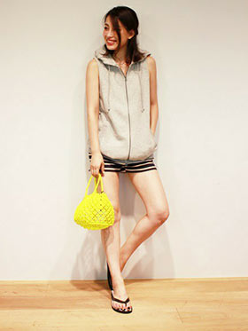 黄色かごバッグコーデ2