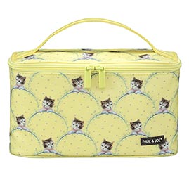 ポール＆ジョーバニティポーチ1