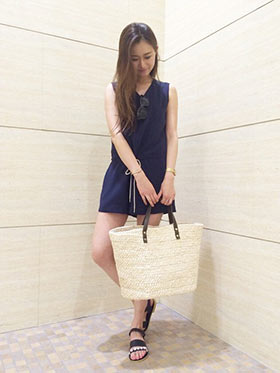 ベージュかごバッグコーデ15