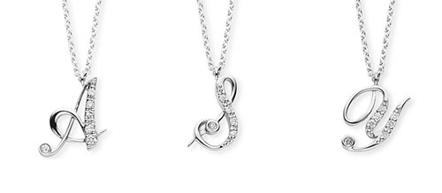 ヴァンドーム青山イニシャルネックレス1