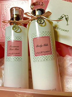ジルスチュアートボディミルクプレゼント1