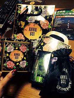 アナスイハンドクリームプレゼント1