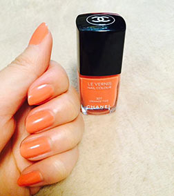 シャネルマニキュアプレゼント1