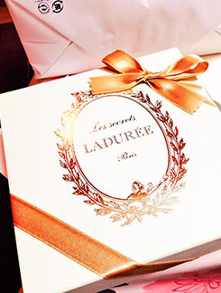 ラデュレハンカチプレゼント4