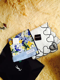 イヴサンローランハンカチプレゼント3