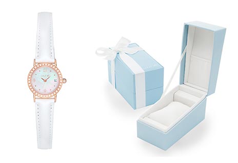 ４℃ホワイト腕時計1