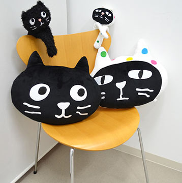 ララキューブ猫クッション