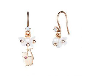 テイクアップ猫ピアス2