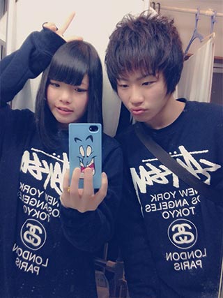 STUSSYペアパーカーコーデ2