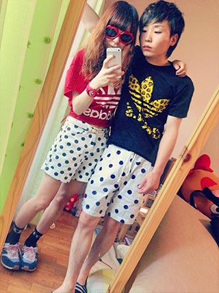 アディダスペアTシャツコーデ3