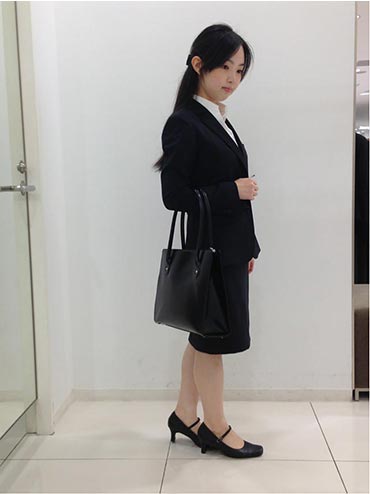 女性リクルートスーツコーデ3