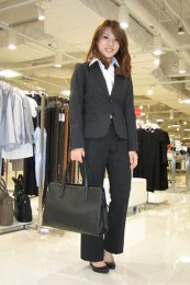 女性リクルートスーツコーデ-パンツ1