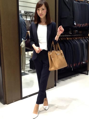 女性リクルートスーツコーデ11