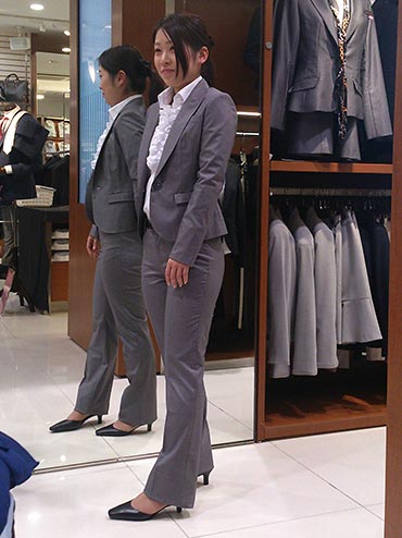 女性リクルートスーツコーデ14