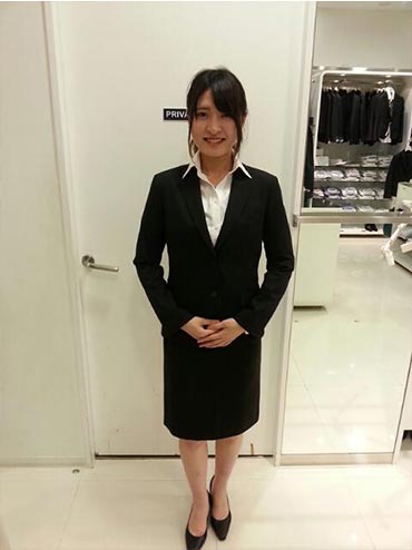女性リクルートスーツコーデ2