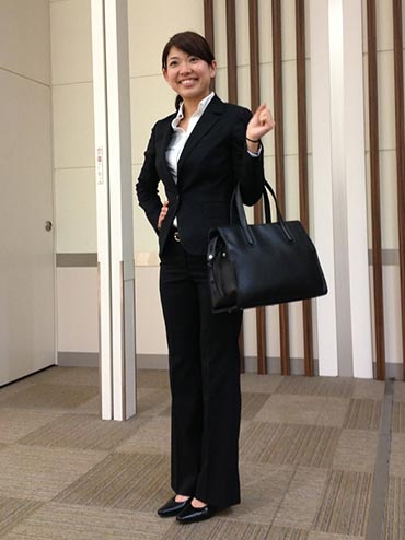 女性リクルートスーツコーデ13