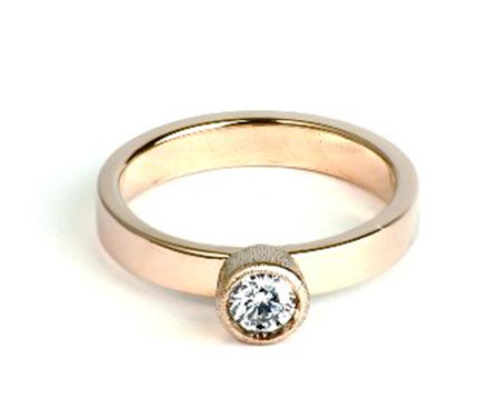 リア・ディ・グレゴリオ婚約指輪3