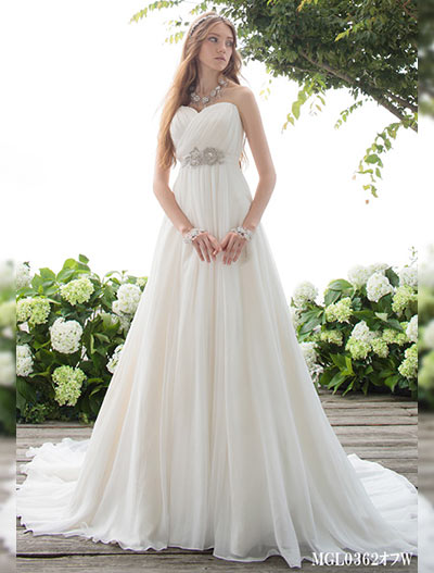 ウエディングドレスエンパイアライン