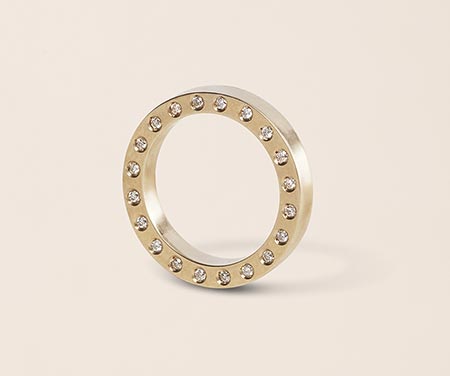 リア・ディ・グレゴリオ婚約指輪1