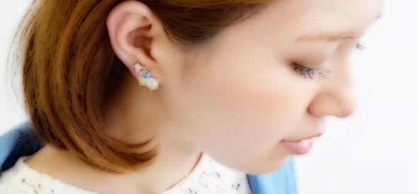 ピアス女性