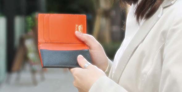 20代名刺入れブランド