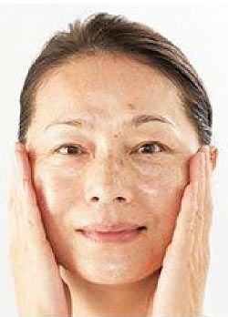 50代 化粧下地の付け方３