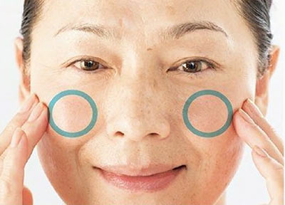 50代 チークの付け方2