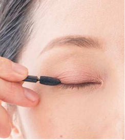 崩れない 目まわりメイク