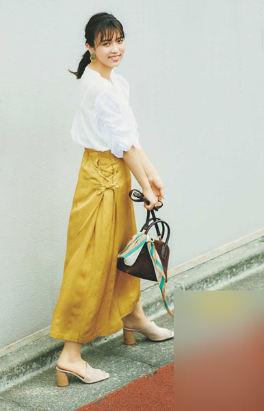 Tシャツ 通勤コーデ