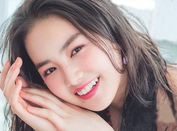 くすみピンクメイク