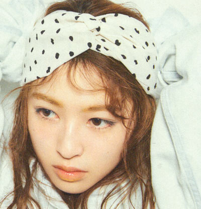 イエロー眉メイク