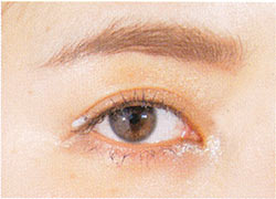 キラキラ メイク方法