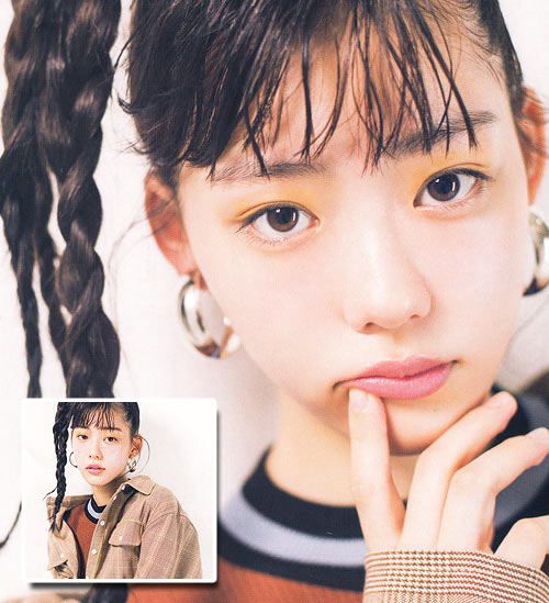 目元に差し色メイク