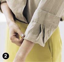 シャツ ロールアップの方法2