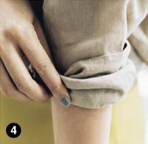 シャツ ロールアップの方法4