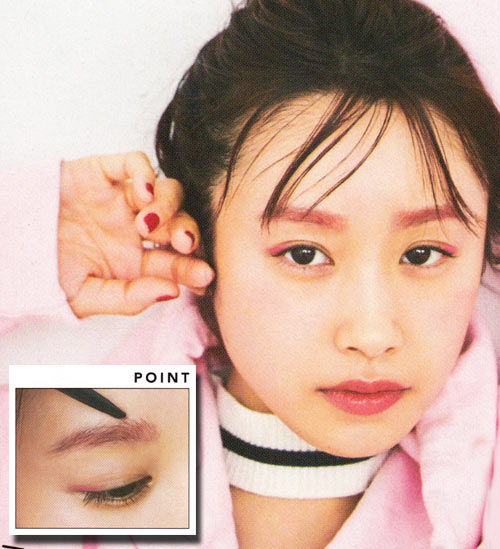 ピンク眉メイク