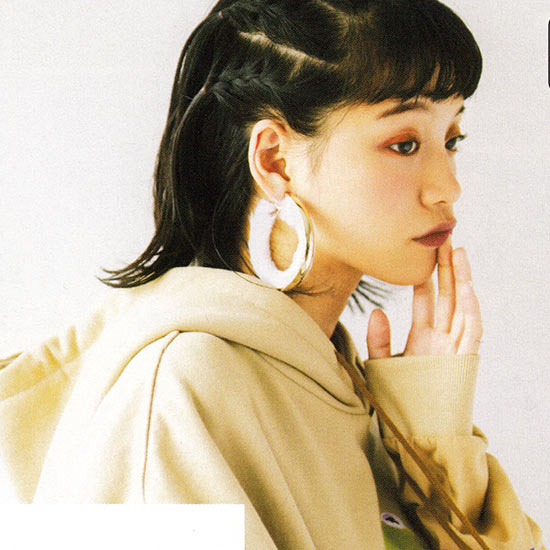 三つ編みハーフUP