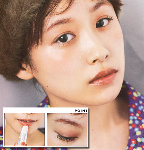 テラコッタカラーのワントーンメイク