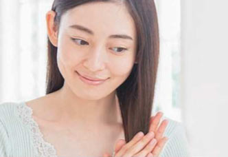 髪 ツヤを与える2